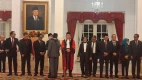 Saat Hadiri Pengucapan Sumpah Arsul Sani Bebagai Hakim Mahkamah Konstitusi di Istana, Mahfud Md Salami Anwar Usman.