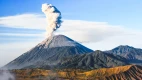 Gunung Semeru Keluarkan Abu Vulkanik Ke Arah Utara