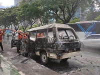 Kendaraan Terbakar Di Jalan Sudirman Ke Arah Semanggi, Sebabkan Kemacetan Lalu Lintas