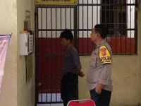 Warga Tangkap Seorang Pria Yang Diduga Lakukan Penusukan Terhadap Seorang Perempuan Di Bogor